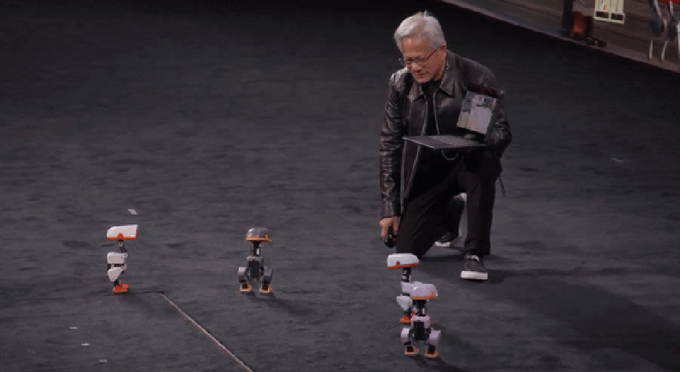 NVIDIA GTC Berlin 2026 黄仁勋展示 Microduck 双足机器人
